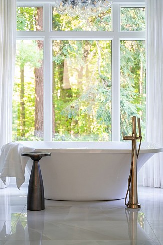 Walk-In Showers & Freestanding Tubs