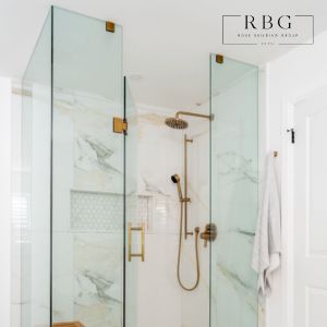 How Frameless Glass Showers Transform Modern Bathrooms