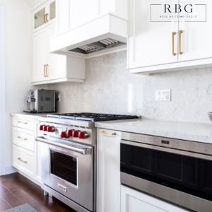 How to Design a Kitchen That Can Handle Both Cooking and Entertaining